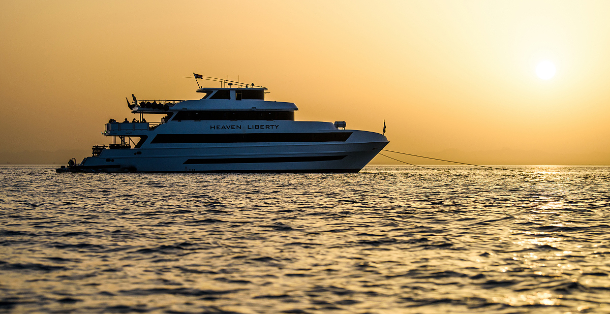 Kite Safari Boat Sunset