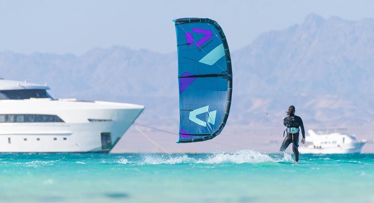 Solo rider between boats